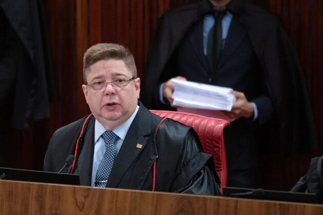 Araújo abriu a sessão divergindo do relator com relação à inclusão da “minuta do golpe”
