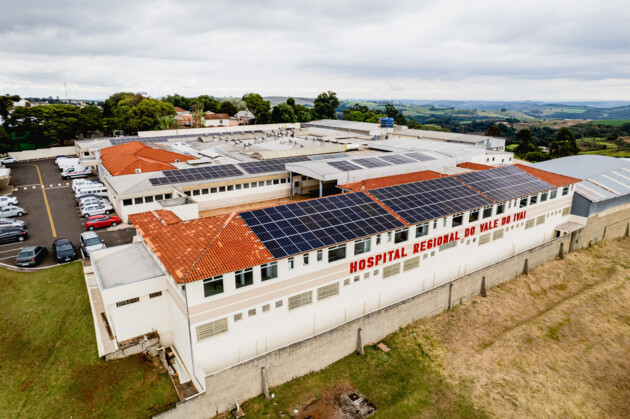 Os telhados de 37 hospitais aprovados na chamada estão ganhando placas fotovoltaicas para a geração de energia limpa