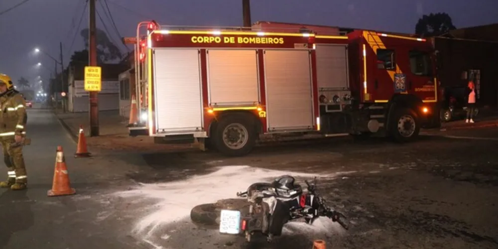 Acidente aconteceu na madrugada deste sábado (29)