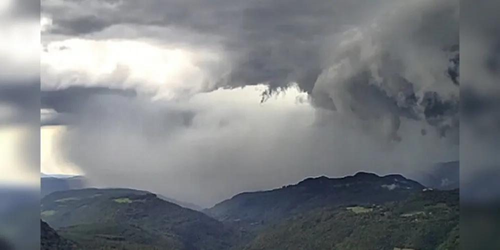 A chuva mais volumosa deve cair em áreas de serras, planalto sul e centro-oeste de Santa Catarina e no sul e do centro-oeste do Paraná