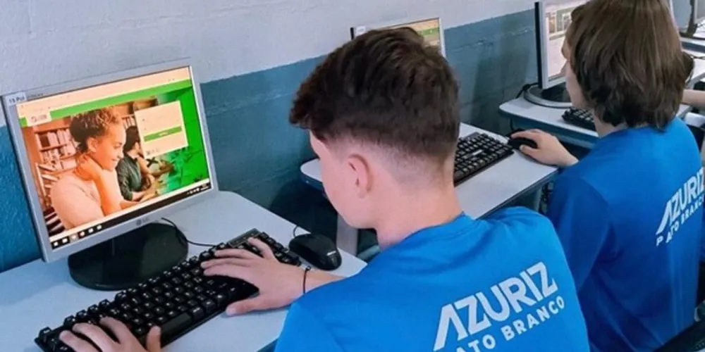 O projeto Jovem MM proporciona aos atletas de base do time o acesso a uma ampla gama de oportunidades educacionais