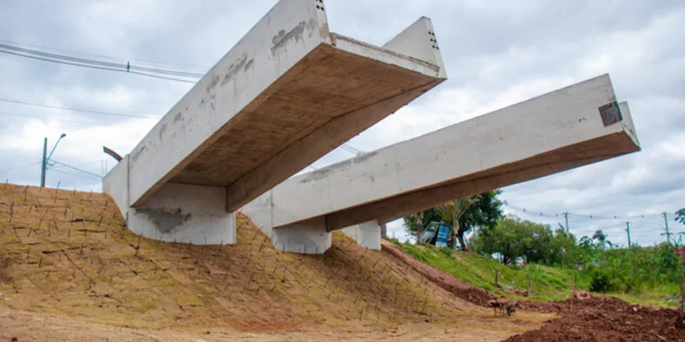 antigo mirante, em estrutura de madeira, estava comprometido e interditado