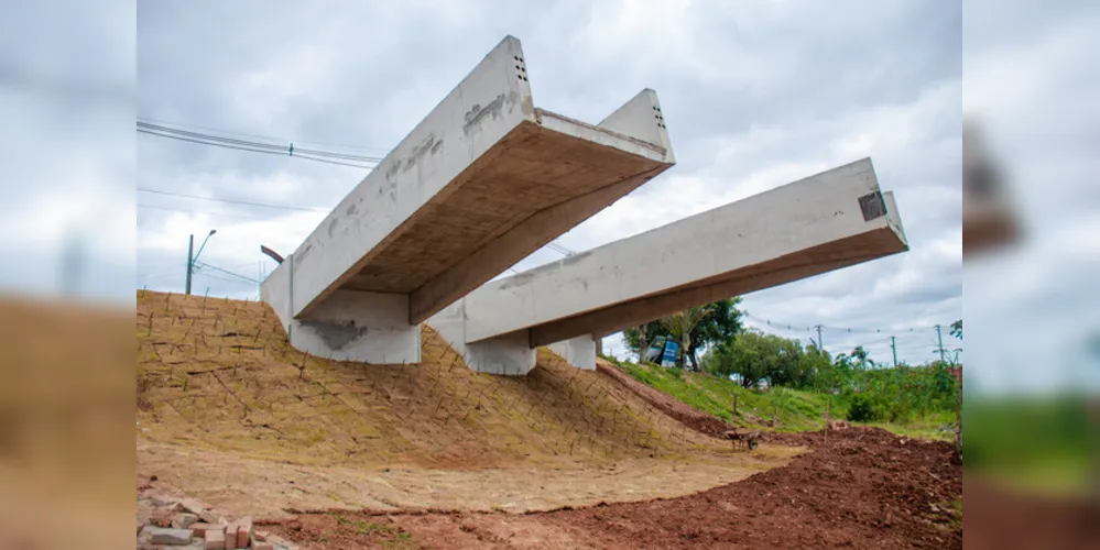 antigo mirante, em estrutura de madeira, estava comprometido e interditado