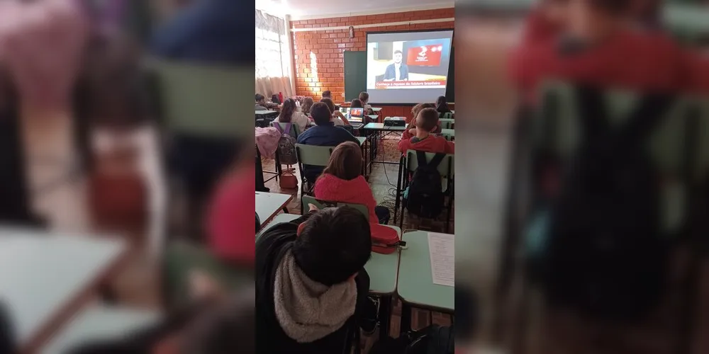 Pautados no aprendizado com a videoaula, alunos puderam realizar produções envolvendo o tema central