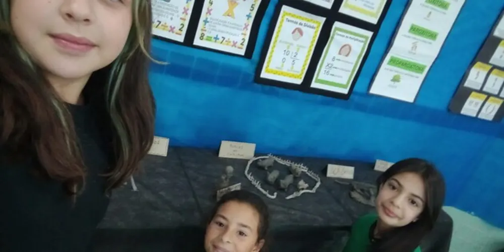 Retratos de símbolos próximos à realidade dos estudantes marcaram ação prática em sala