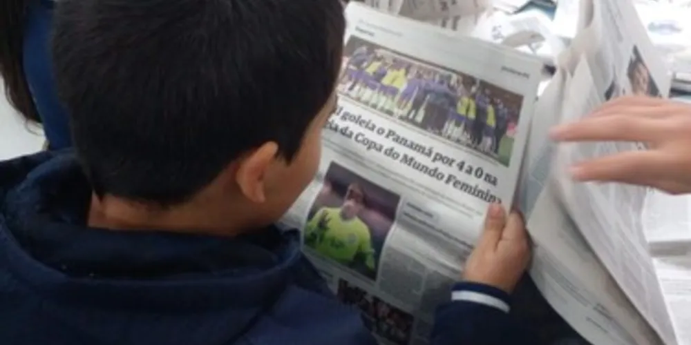 Educandos puderam explorar as editoriais que mais chamavam a atenção, como esportes e notícias de Castro