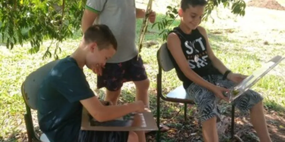 Molduras criadas por estudantes foram forma complementadas com recursos como folhas e flores