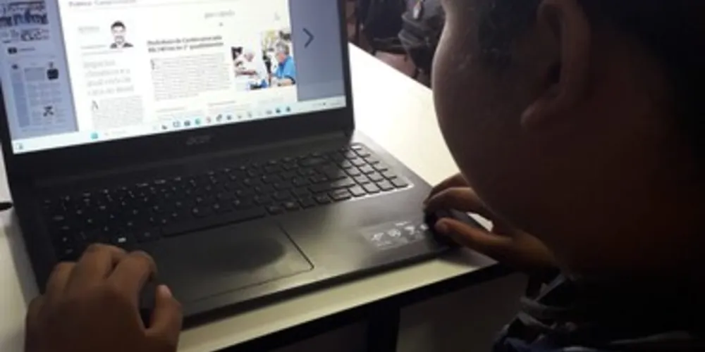 Estudantes acessaram o JM online e puderam explorar notícias que mais lhes chamavam a atenção