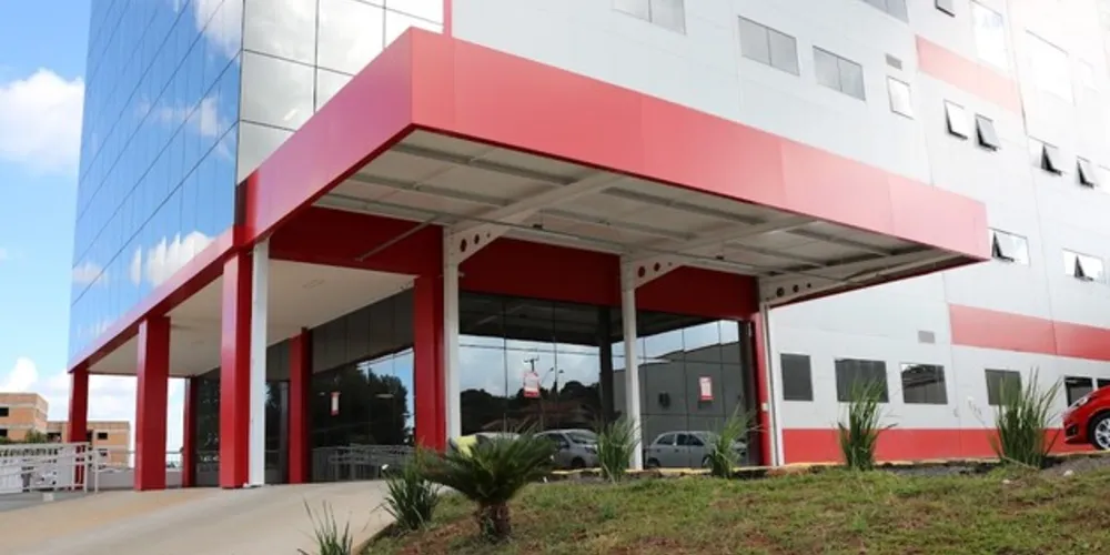 Vítima foi encaminhada ao Hospital São Camilo com ferimentos na face, tórax e fêmur