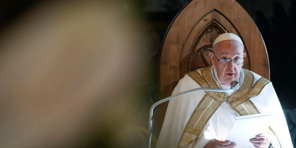A visita acontece num momento em que as relações do Vaticano com a Rússia e a China, estão novamente tensas
