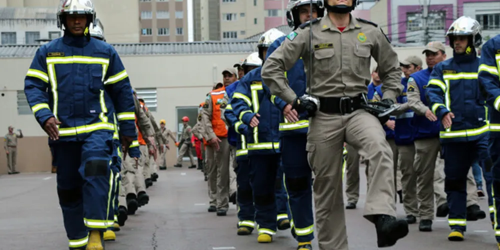 Um dos concursos com edital aberto é do Corpo de Bombeiros do Paraná