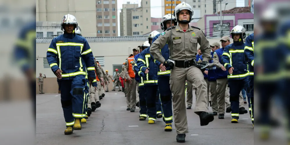 Um dos concursos com edital aberto é do Corpo de Bombeiros do Paraná