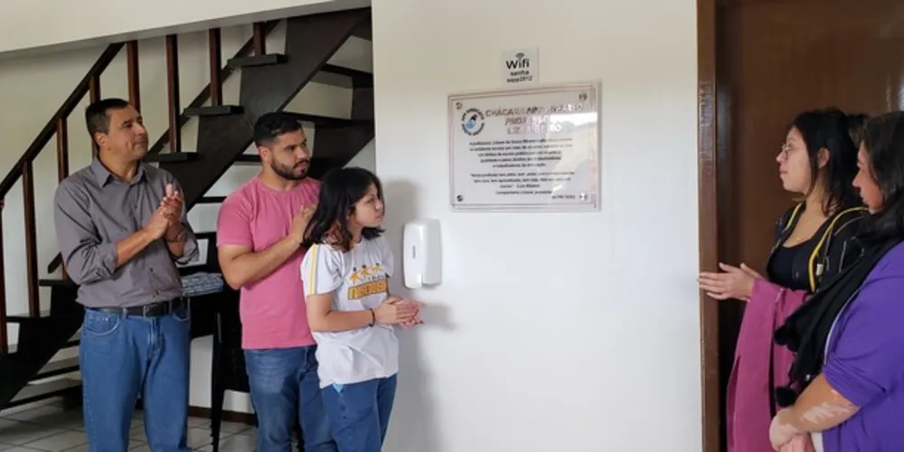 Homenagem à professora Liziane Ribeiro, cujo nome agora é imortalizado como nome da Chácara da APP-Sindicato em PG