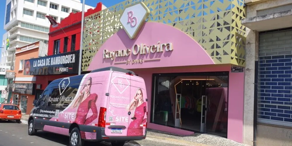 A loja busca oferecer um espaço de boutique mas com foco em preços acessíveis