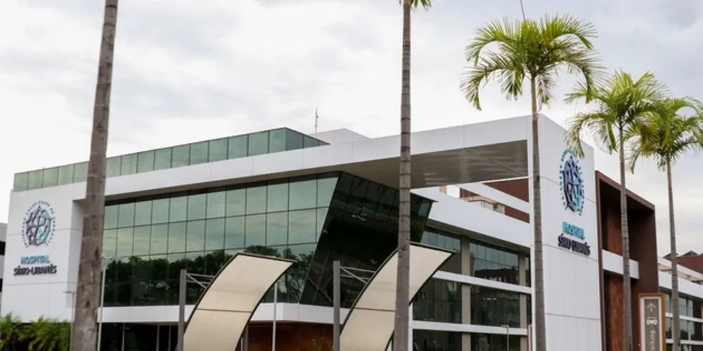 O presidente deve ficar internado no hospital até a terça-feira (3)