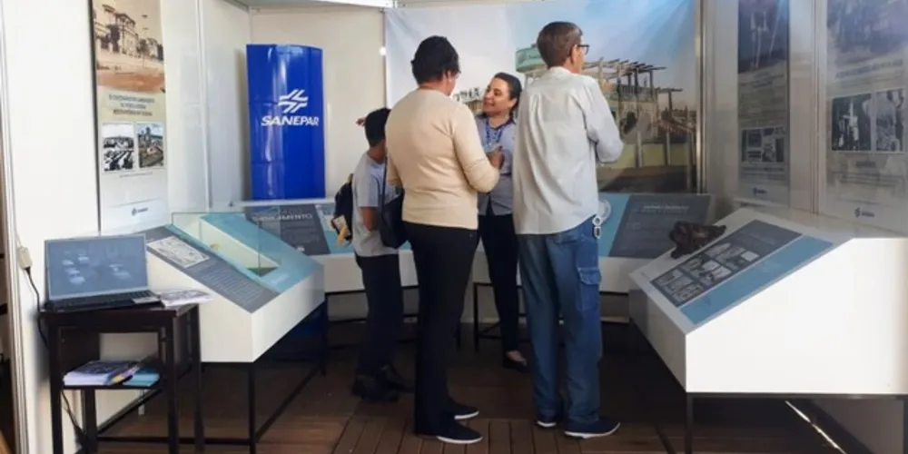 Exposição sobre a história do saneamento recebe a visita de estudantes e da comunidade em geral