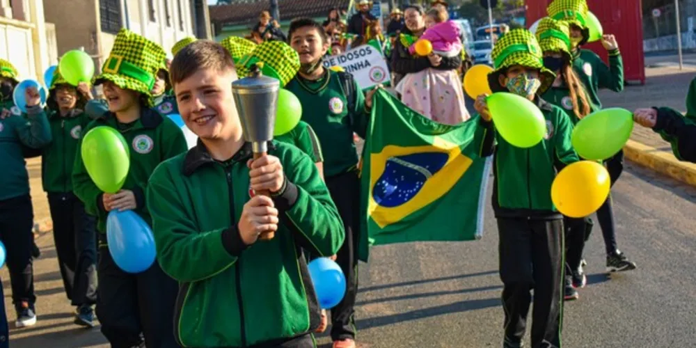 No desfile o tema principal é a comemoração dos 200 Anos de Jaguariaíva