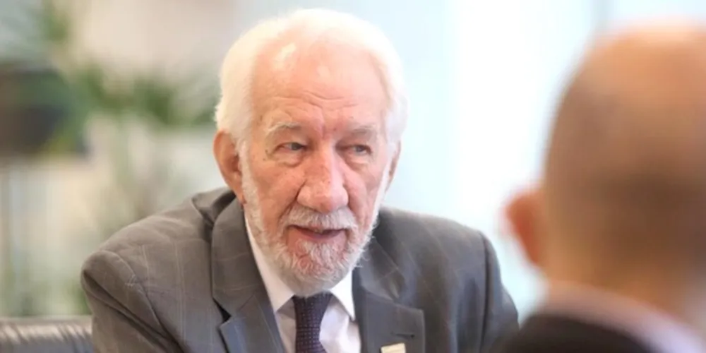 Darci Piana está a caminho da cooperativa em Palotina