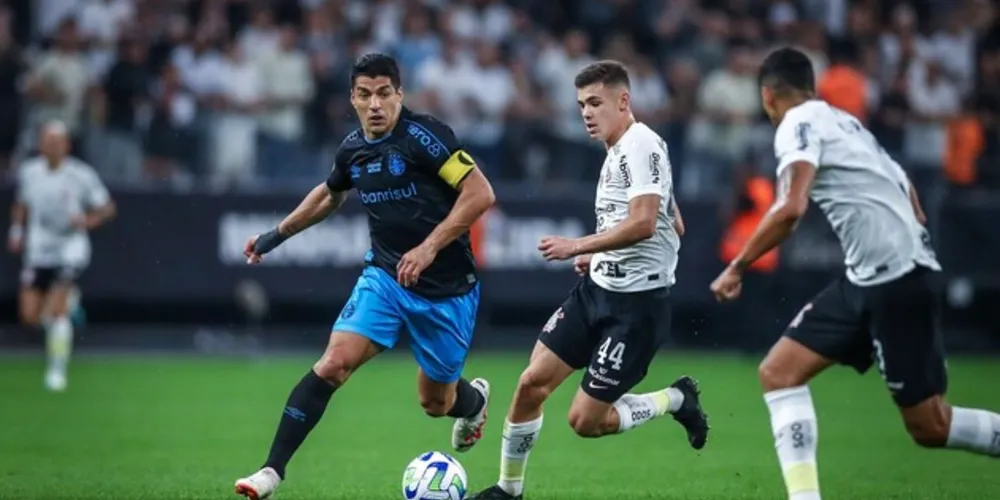 Aos 12 minutos o uruguaio Luis Suárez deixou o Tricolor em vantagem