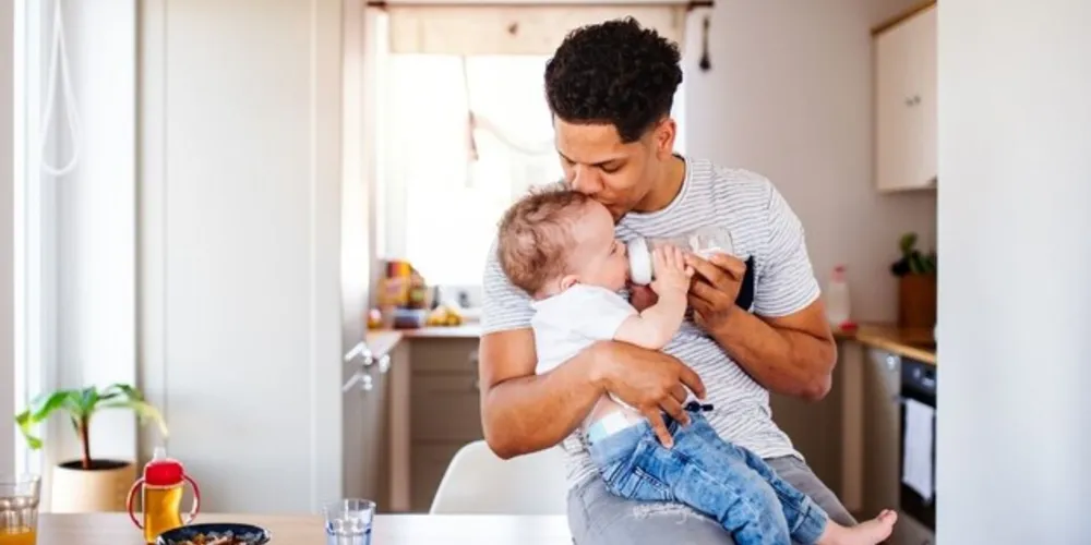 Ao falar-se em licença-paternidade, logo vem à mente a licença-maternidade, ambas voltadas à tutela da criança ou, na licença-maternidade