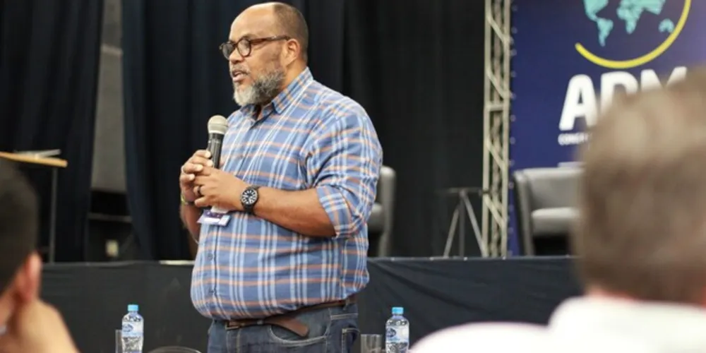 A palestra de abertura foi ministrada por Claudio Nascimento, Head de Inovação Lab Griô