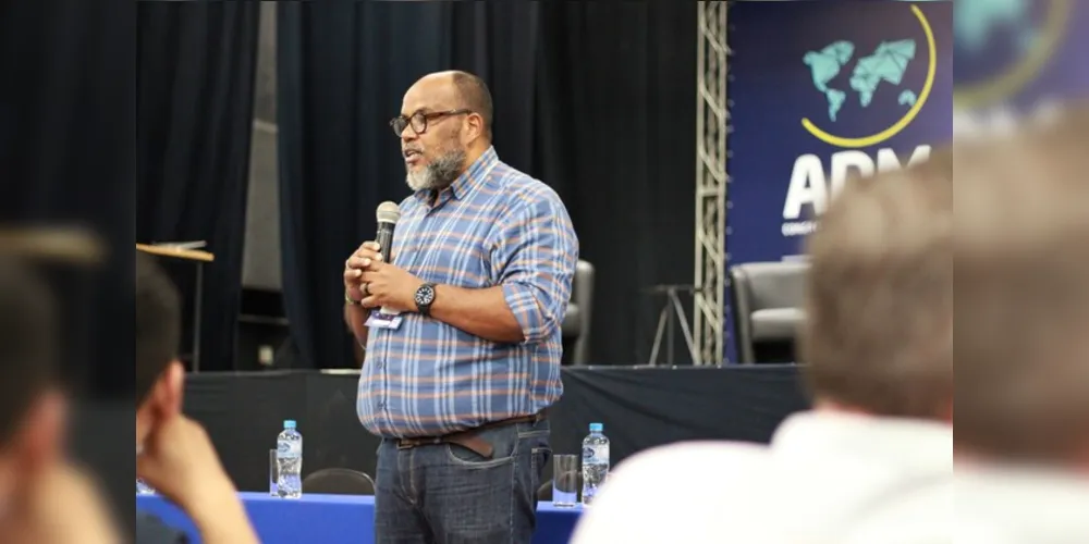 A palestra de abertura foi ministrada por Claudio Nascimento, Head de Inovação Lab Griô