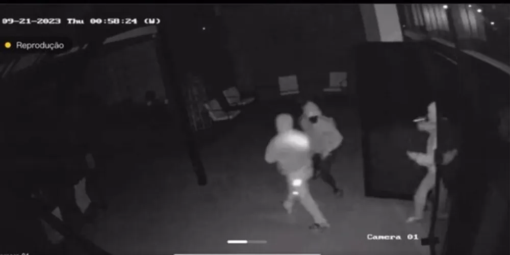 Assalto à agência de publicidade aconteceu na madrugada da quinta-feira (21)