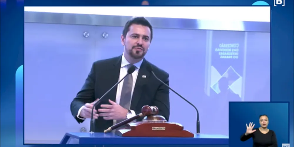 Liderança da ANTT durante discursos na Bolsa de Valores