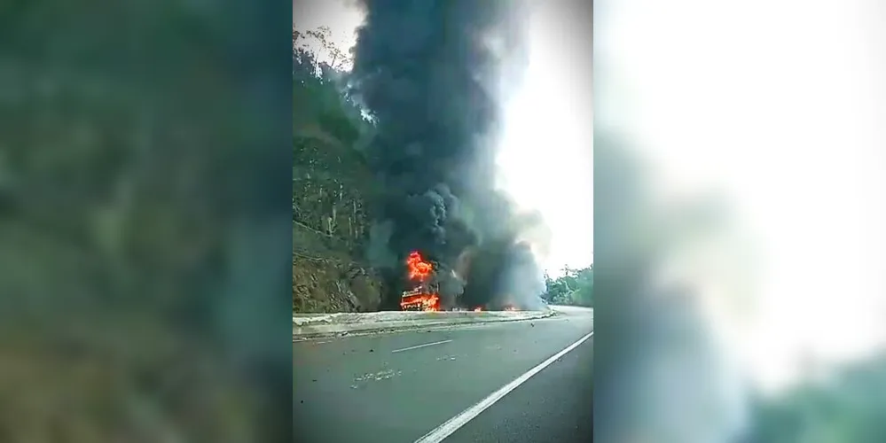 Imagens encaminhadas ao Portal aRede mostram a proporção do incêndio