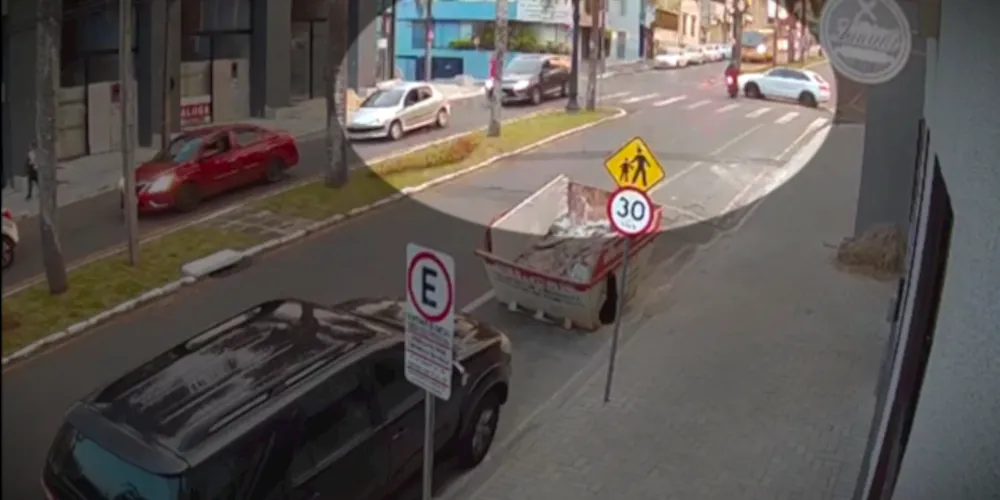 Colisão aconteceu entre ruas na região central de Ponta Grossa