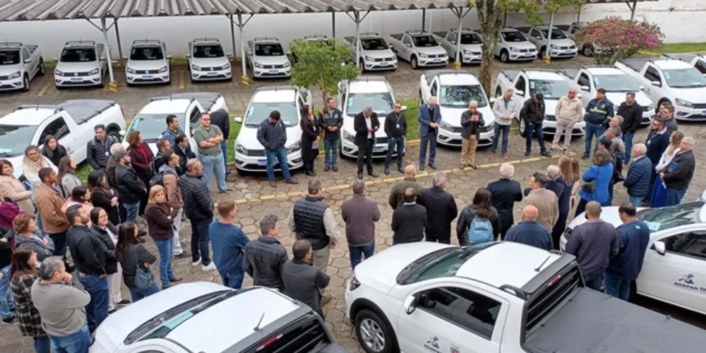 Caminhonetes foram entregues na última terça-feira (15) pela Adapar