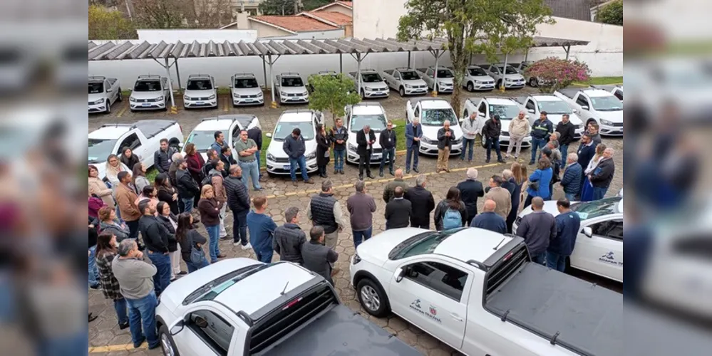 Caminhonetes foram entregues na última terça-feira (15) pela Adapar