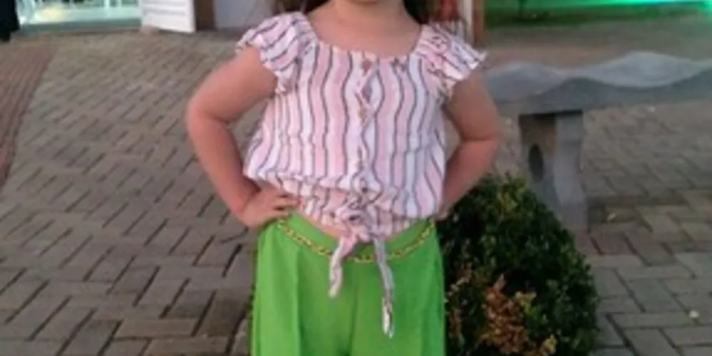 Agatha tem três anos e nove meses de idade