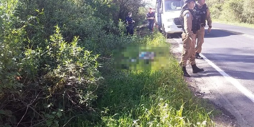 Vítima teria sido atropelada na madrugada desta terça-feira (12)