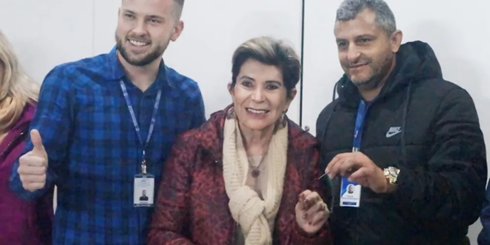 À esquerda Mateus Chociai, quem representou o deputado estadual Hussein Bakri