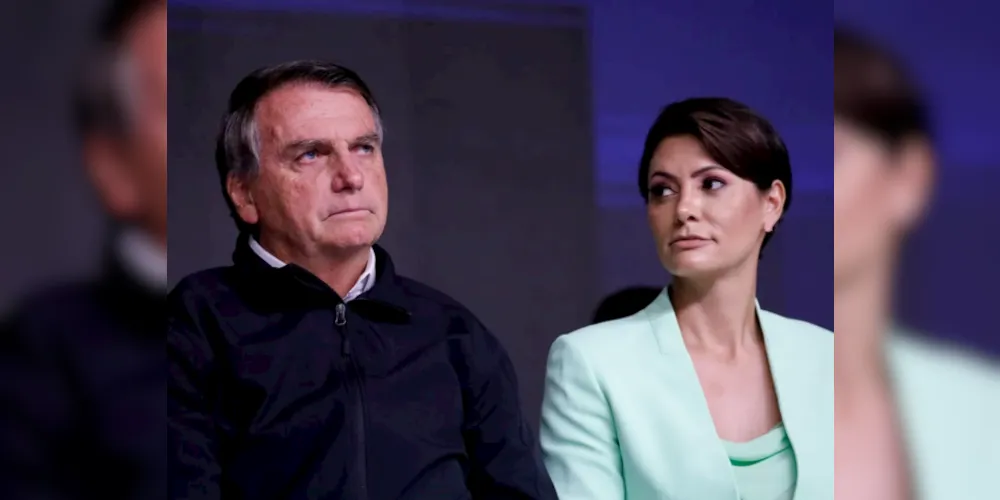 Jair Messias Bolsonaro e Michelle Bolsonaro estiveram na Polícia Federal