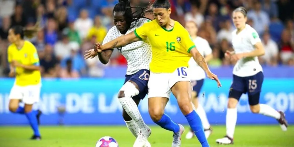 Brasil busca primeira vitória em jogos oficiais contra a França