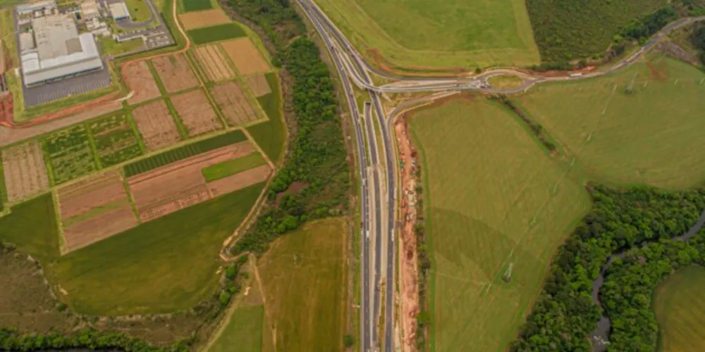 Região às margens da PR-151, próximo da divisa com Carambeí, recebe vários aportes industriais