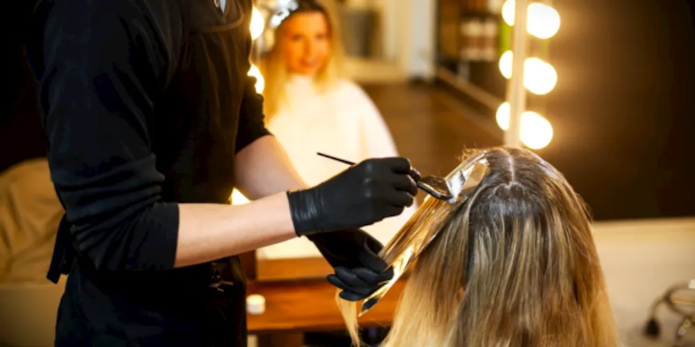 Além do curso de cabeleireiro, vagas são para manicure e pedicure