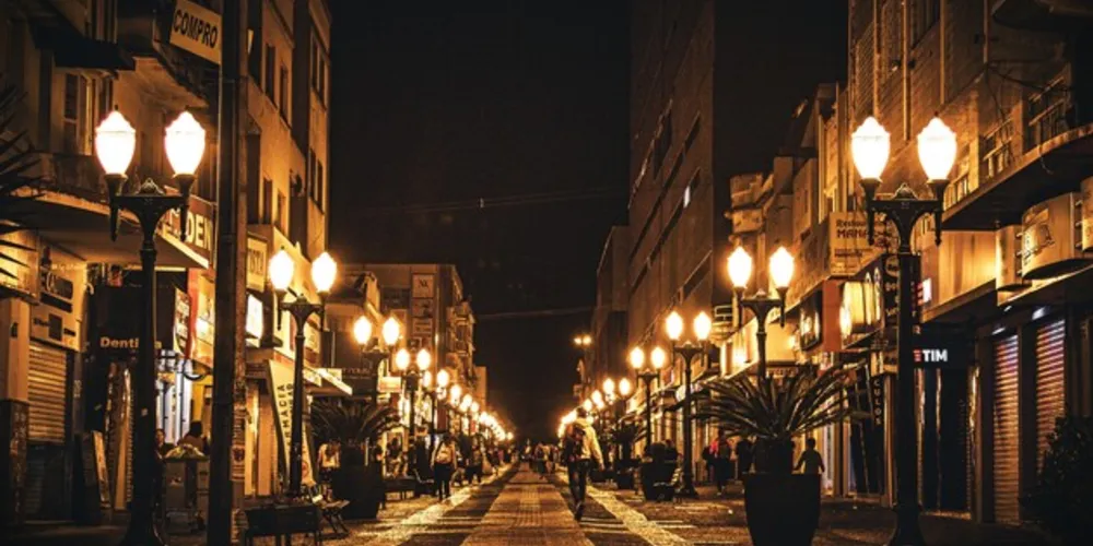 Calçadão da Coronel Cláudio, no Centro de Ponta Grossa