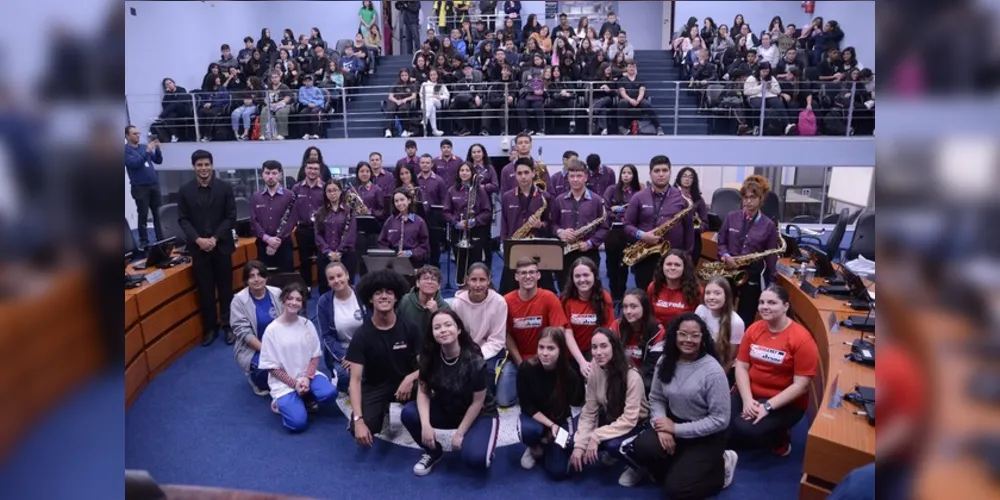 Vereadores estudantes receberam a visita da Banda Lyra dos Campos