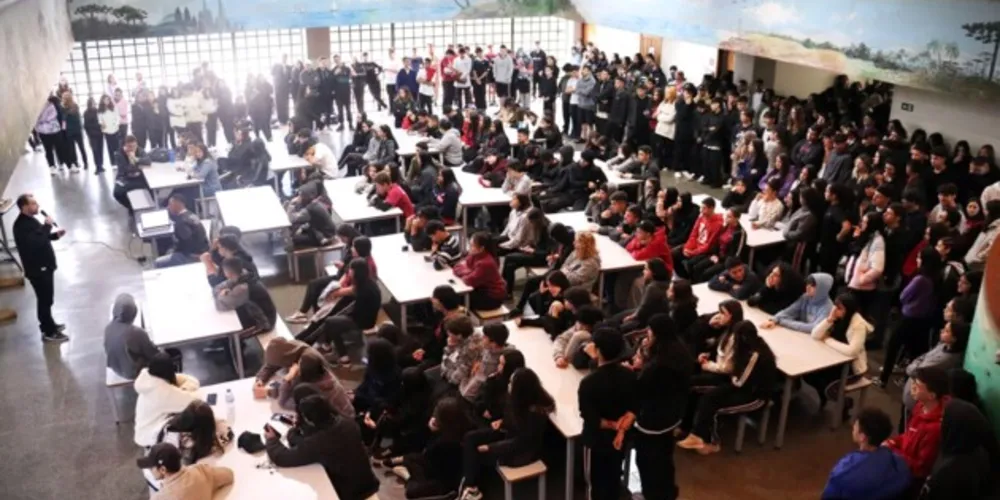 Evento aconteceu na manhã desta terça-feira (25), com 600 estudantes