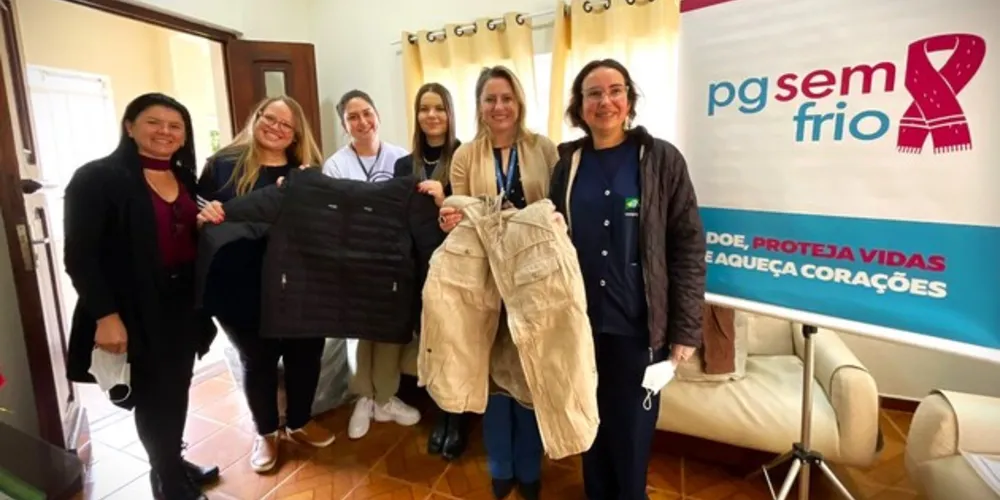 Recentemente foram entregues jaquetas na Colmeia Cristã Abegail