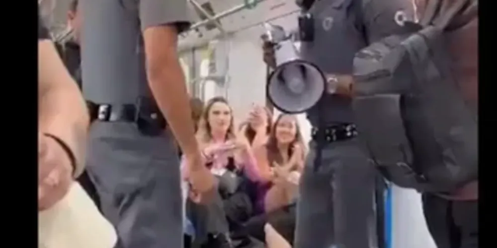 Imagem ilustrativa da imagem Seguranças dançam ao som de Bruno Mars em metrô de SP