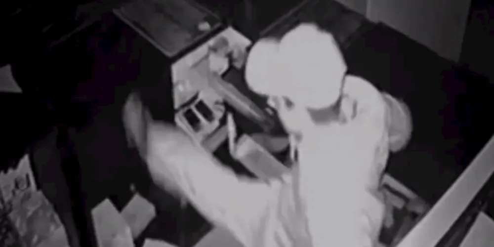 Câmeras de segurança flagraram a ação dos bandidos