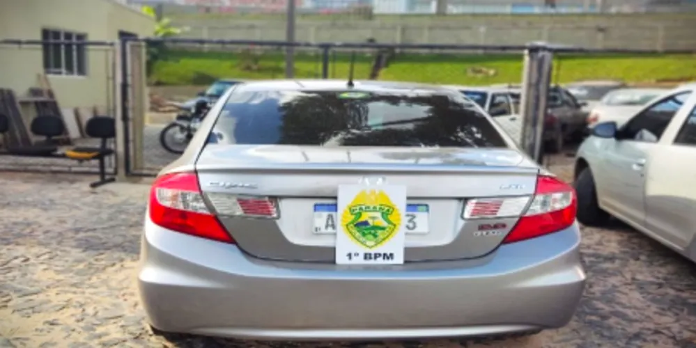 Honda Civic, com placas AZS-6J83, foi recuperado pela Polícia Militar (PM)