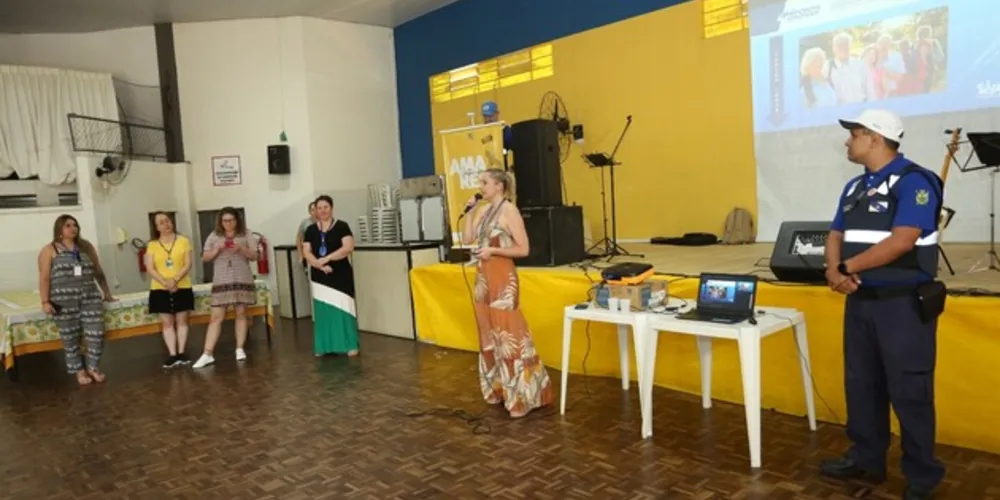 A presidente da FASPG e secretária Municipal de Família e Desenvolvimento Social, Tatyana Denise Belo, conversou sobre o assunto com participantes