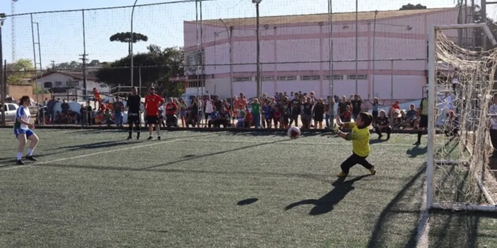 Campeonato de futebol society feminino aconteceu no domingo (06), em Piraí do Sul