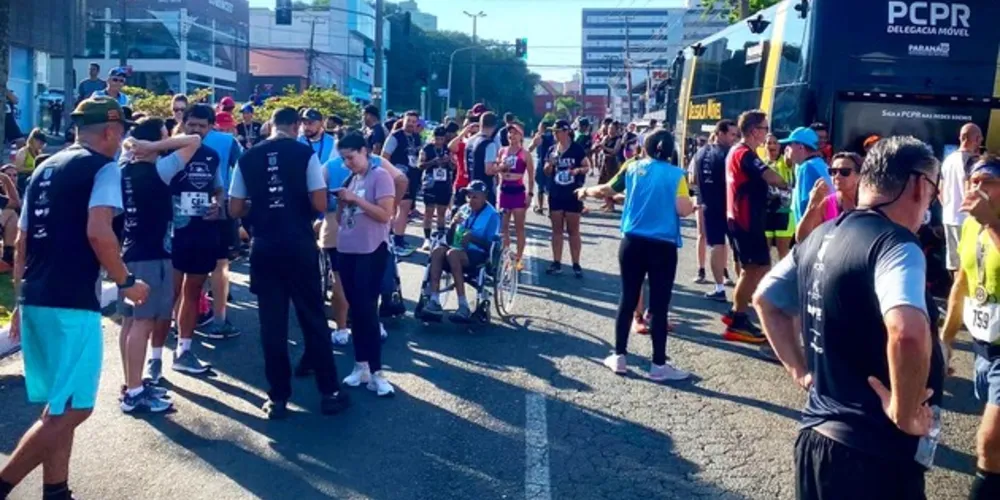 Várias pessoas estiveram percorrendo as ruas da cidade