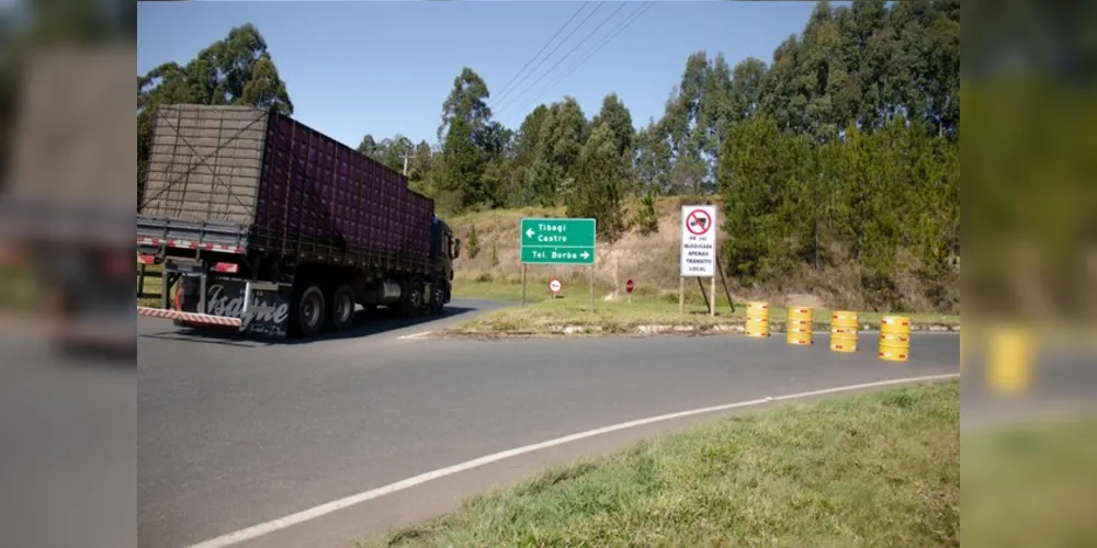 Sinalização foi instalada pelo Departamento de Estradas e Rodagens